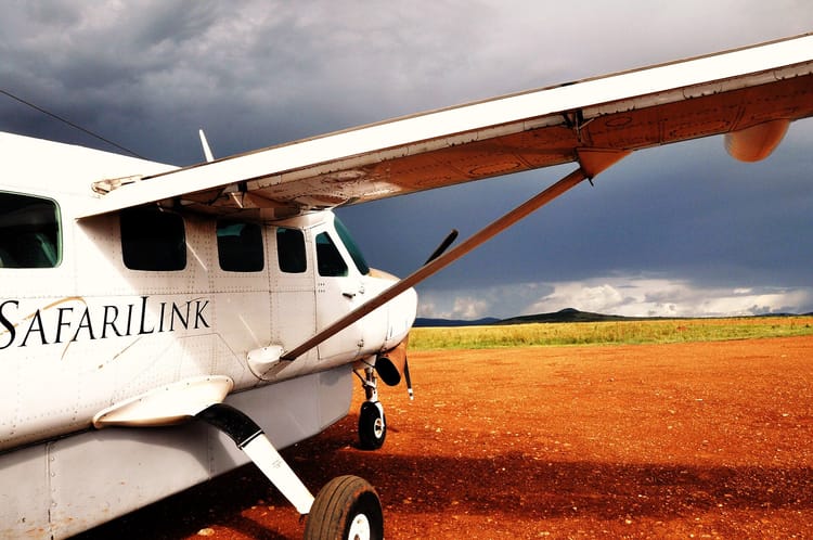 Fly or drive to the Maasai Mara? Costs and routes in 2026